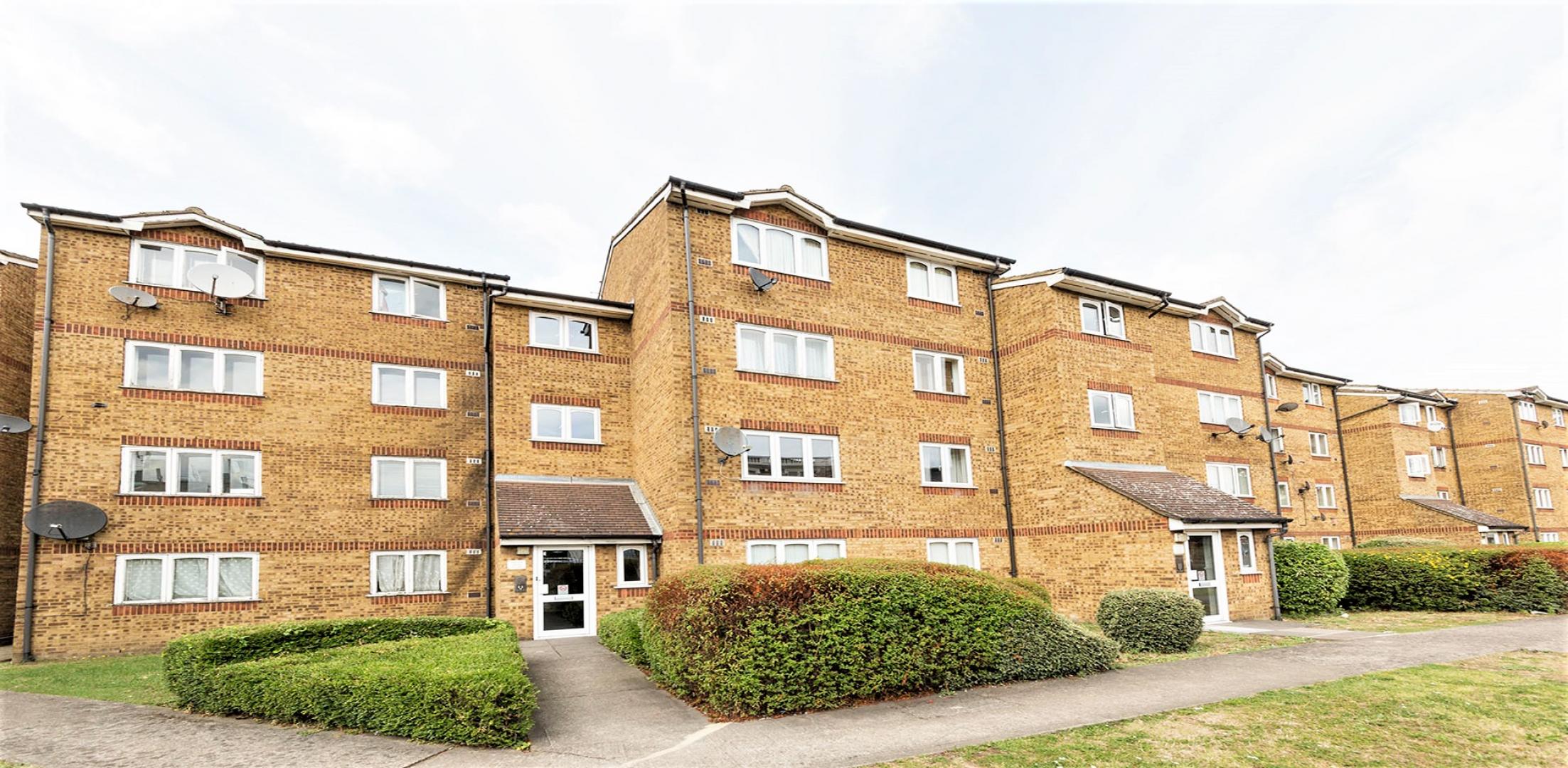 			1 Bedroom, 1 bath, 1 reception Flat			 Harrow Road, KENSAL GREEN